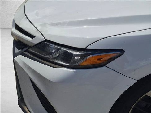 Used 2018 Toyota Camry SE FWD image 17