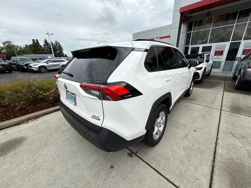 Used 2021 Toyota RAV4 XLE w/ Convenience Package AWD/4WD image 5