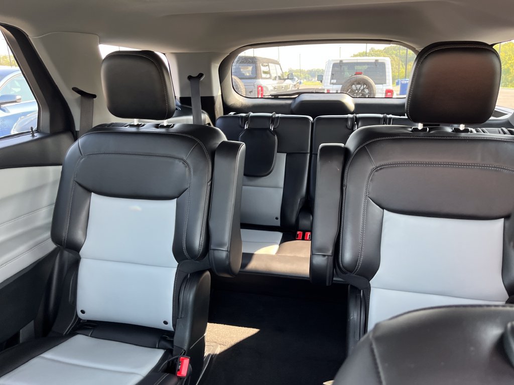 Used 2023 Ford Explorer XLT w/ Equipment Group 202A AWD/4WD image 13