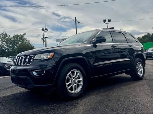 Used 2018 Jeep Grand Cherokee Laredo image 3