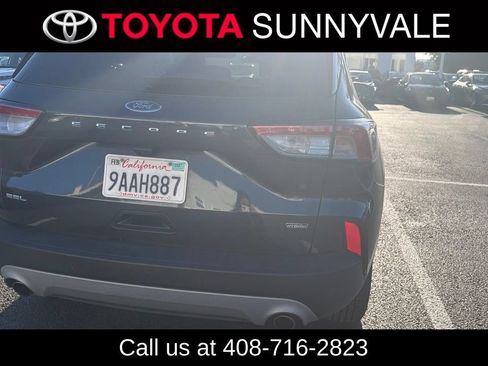 Used 2022 Ford Escape SEL w/ Technology Package FWD image 2