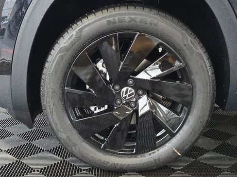 New 2026 Volkswagen Atlas SE image 11