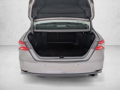 Used 2018 Toyota Camry XLE w/ Audio Package image 6