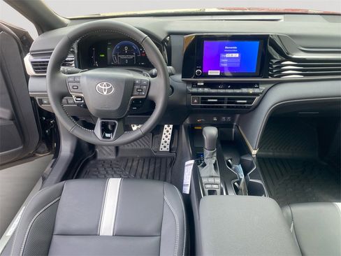 Used 2026 Toyota Camry SE image 10