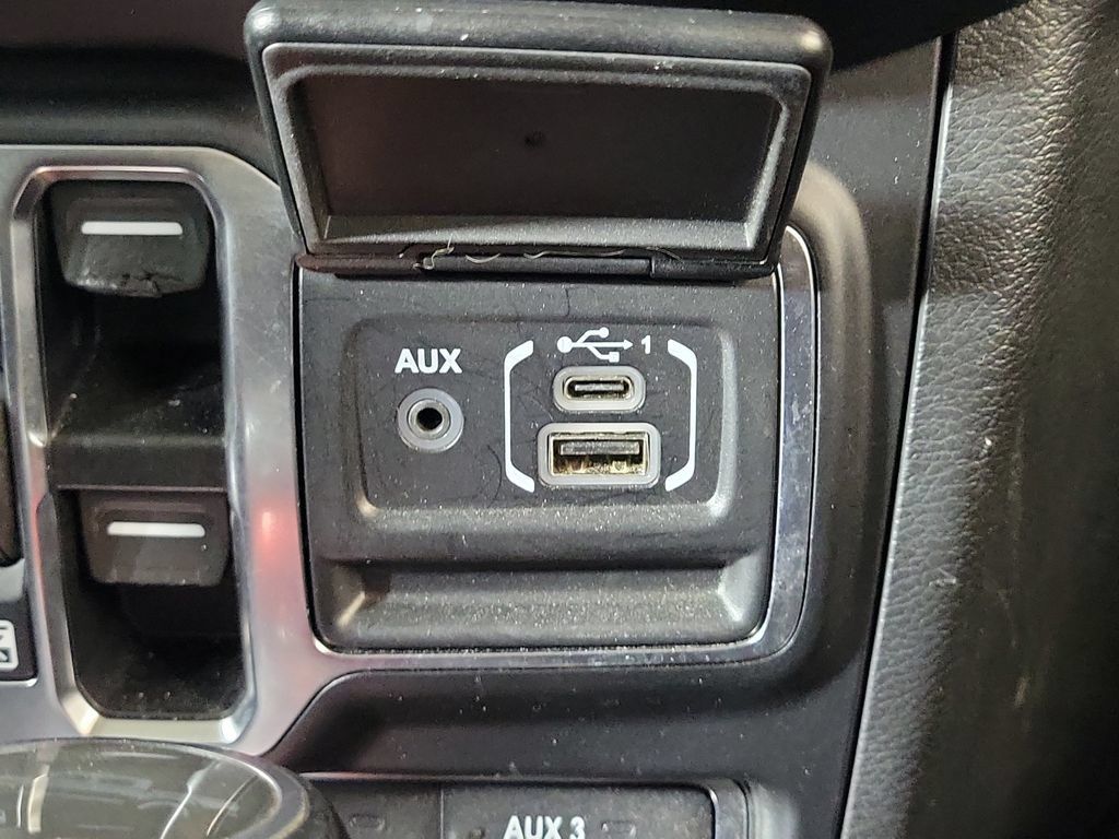 Used 2020 Jeep Gladiator Overland AWD/4WD image 22