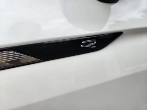 Used 2022 Volkswagen Tiguan SEL R-Line image 29