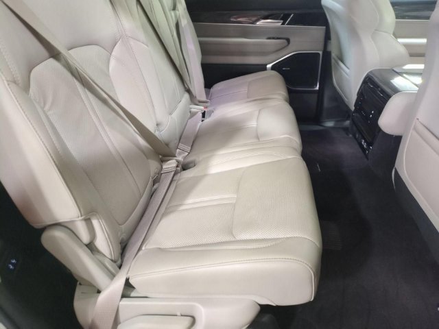 Used 2022 Jeep Wagoneer Series III AWD/4WD image 30
