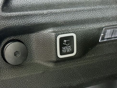 Used 2023 Jeep Grand Cherokee L Limited RWD image 31