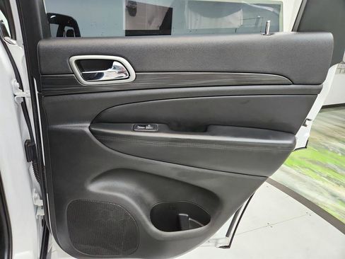 Used 2021 Jeep Grand Cherokee Laredo image 30