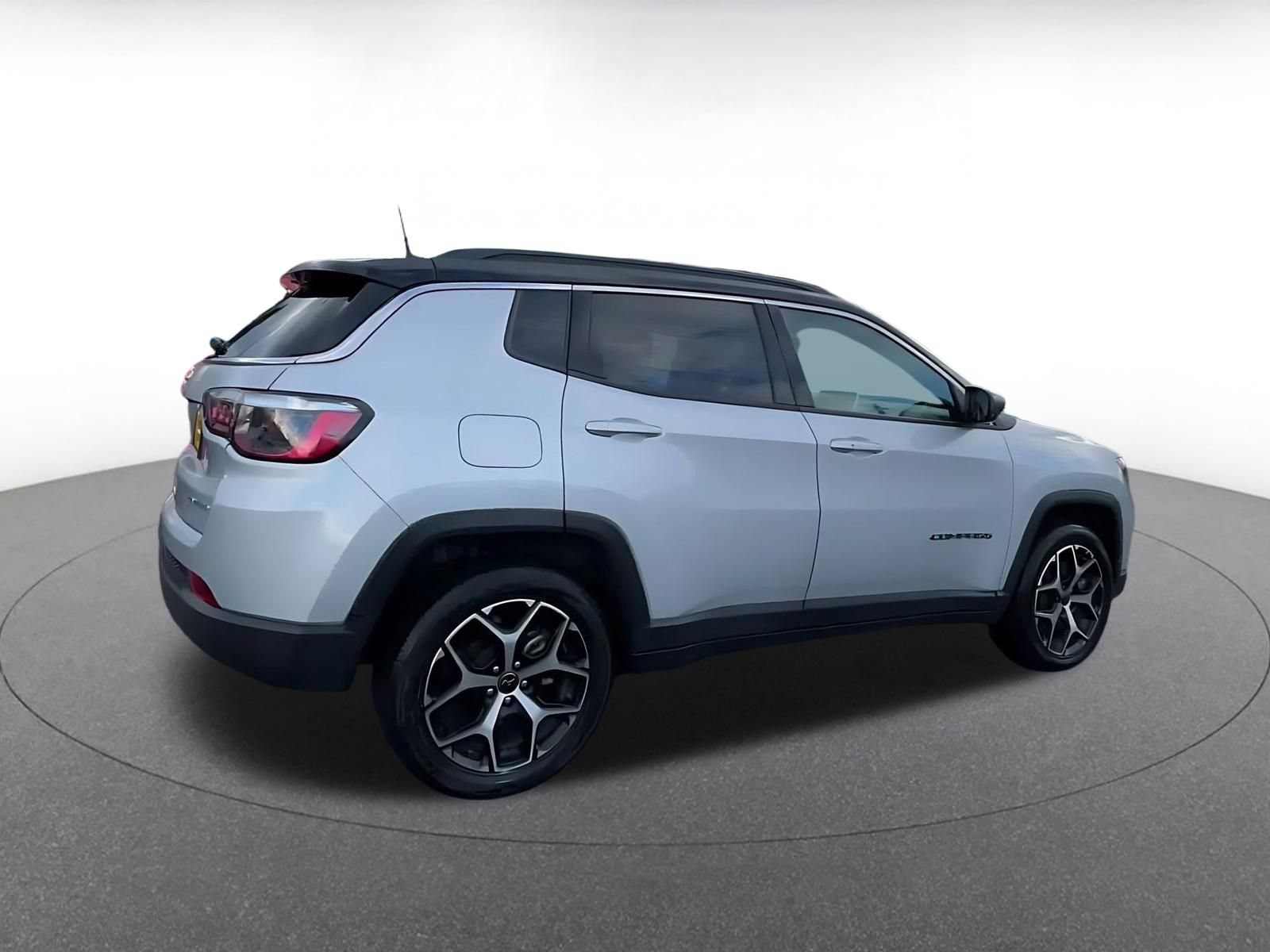 Used 2025 Jeep Compass Limited AWD/4WD image 14
