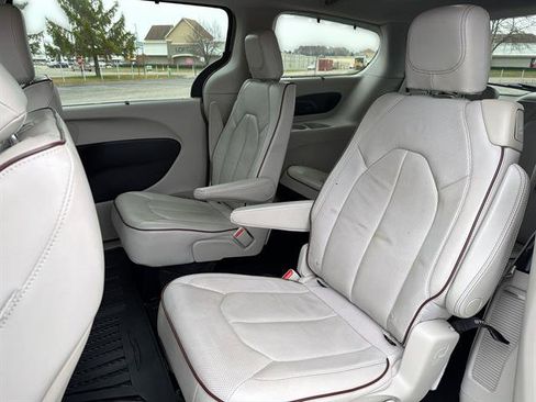Used 2017 Chrysler Pacifica Limited w/ Advanced Safetytec Group image 22