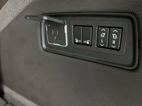 Used 2023 Cadillac Escalade Premium Luxury AWD/4WD image 14