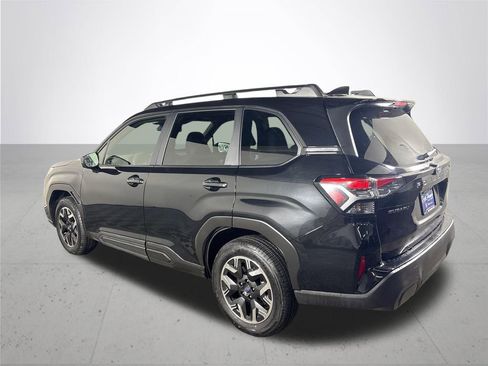 Certified 2025 Subaru Forester Premium image 9