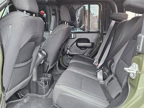 Used 2023 Jeep Gladiator Sport image 5