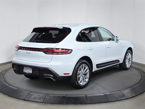 Used 2025 Porsche Macan image 7