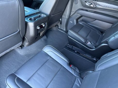 Used 2024 GMC Yukon XL Denali image 11