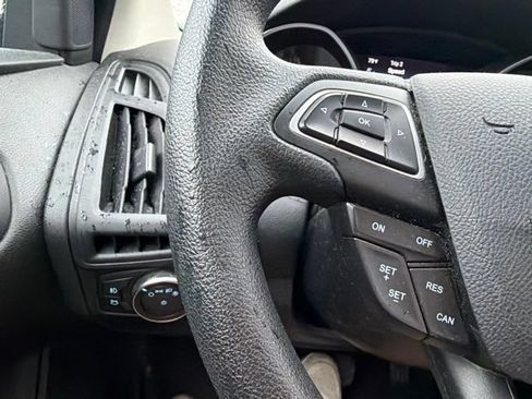 Used 2017 Ford Focus SEL FWD image 12