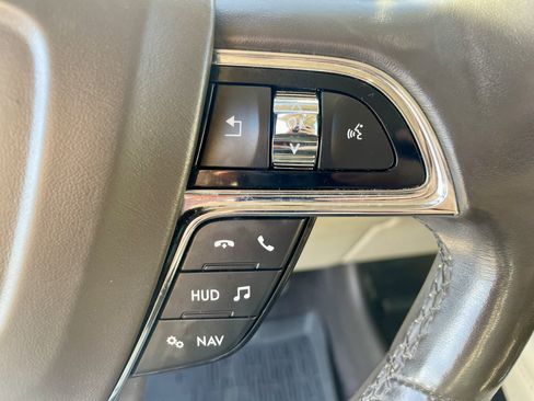 Used 2019 Lincoln Navigator Select w/ Technology Package RWD image 16