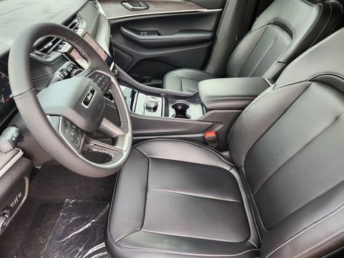 New 2025 Jeep Grand Cherokee Limited w/ Black Appearance Package image 9