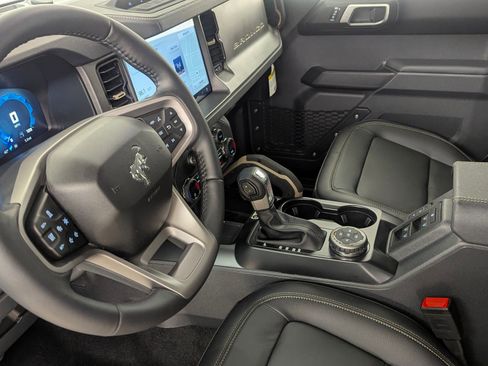 New 2025 Ford Bronco Badlands image 4