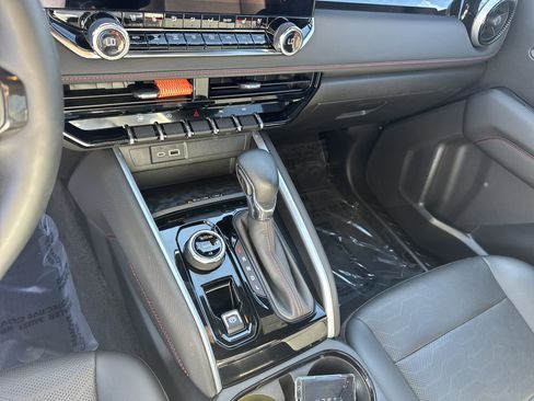 Used 2023 Chevrolet Colorado Z71 w/ Z71 Convenience Package 2 image 30