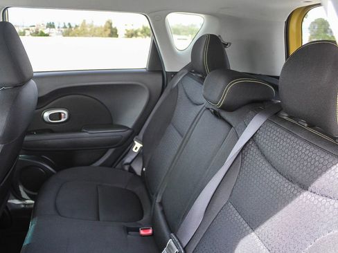 Used 2016 Kia Soul + image 18