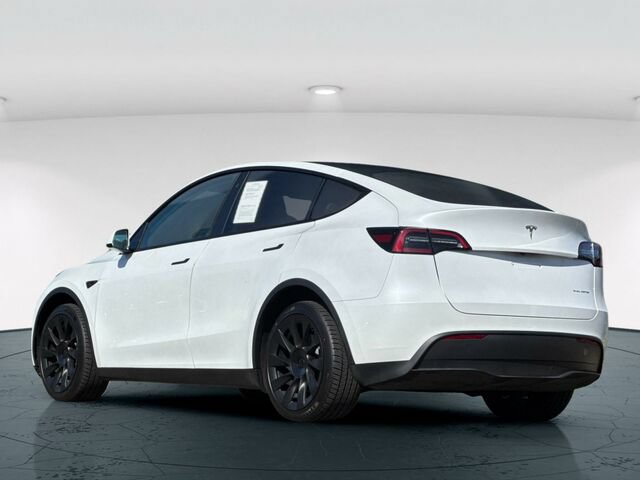 Used 2023 Tesla Model Y AWD image 4