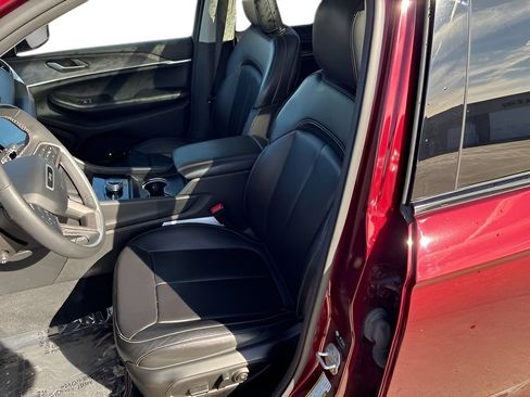 Used 2024 Jeep Grand Cherokee Limited w/ Luxury Tech Group II AWD/4WD image 18