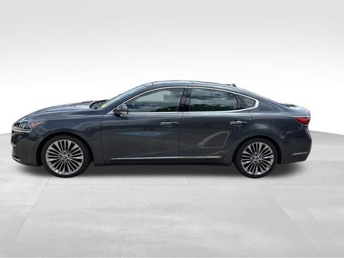 Used 2018 Kia Cadenza Limited FWD image 2