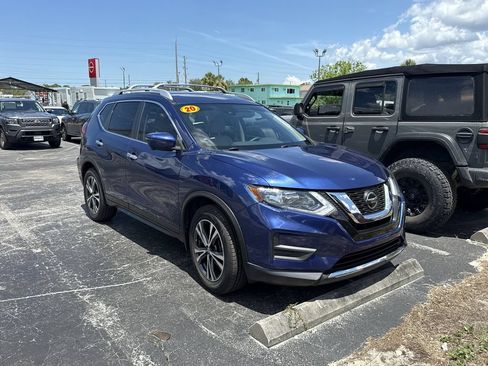 Certified 2020 Nissan Rogue SV w/ Premium Package FWD image 1