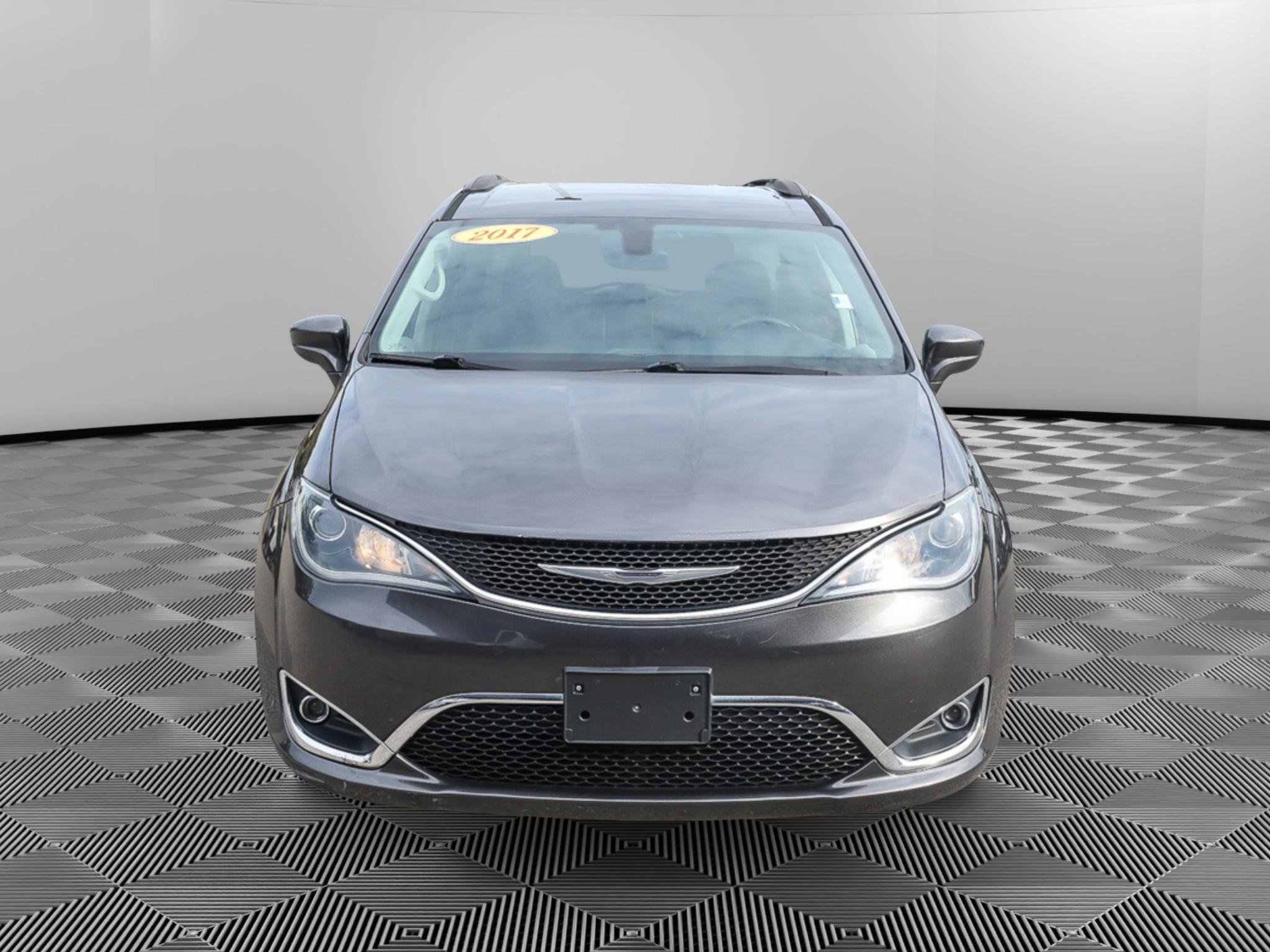 Used 2017 Chrysler Pacifica Touring-L FWD image 10