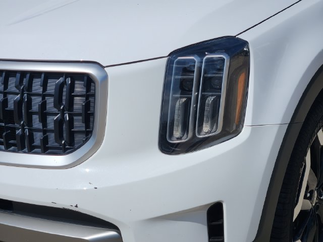 Used 2023 Kia Telluride EX w/ EX Captain's Chair Package FWD image 9