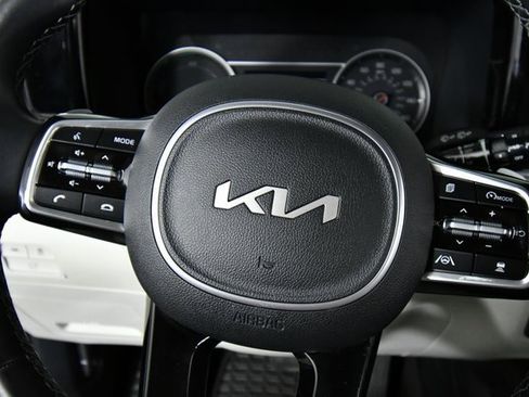 Used 2024 Kia Sorento EX image 2