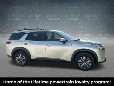 Certified 2025 Nissan Pathfinder SV w/ SV Premium Package FWD image 7