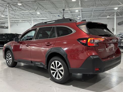 Used 2023 Subaru Outback Premium image 12
