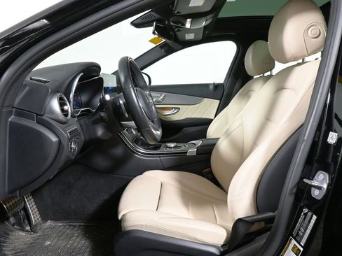 Used 2019 Mercedes-Benz C 300 4MATIC Sedan image 3