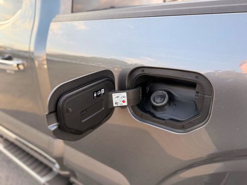 Used 2025 Ford F150 Lariat w/ Equipment Group 502A High image 30