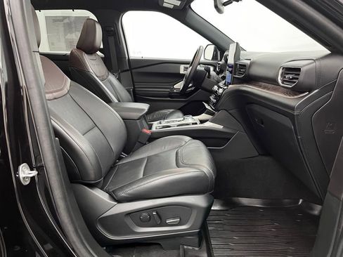 Used 2023 Ford Explorer Platinum w/ Technology Package image 34