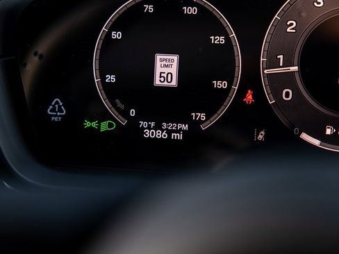 Certified 2025 Porsche Cayenne Coupe image 26