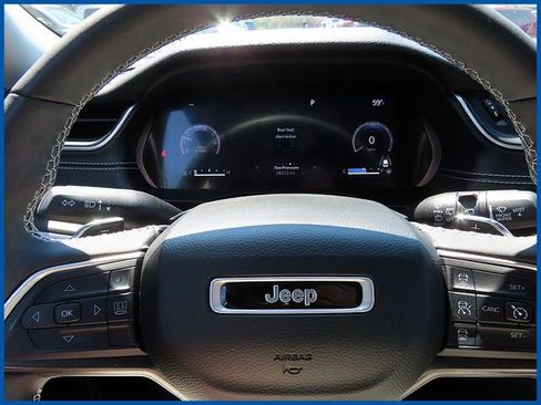 Used 2023 Jeep Grand Cherokee L Limited AWD/4WD image 13