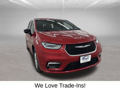 New 2026 Chrysler Pacifica Select