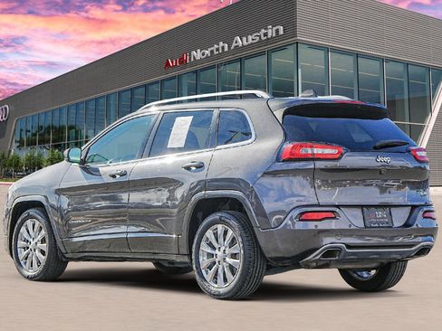 Used 2018 Jeep Cherokee Overland image 5