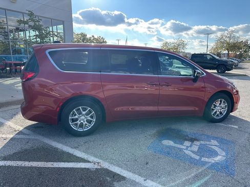 New 2026 Chrysler Pacifica Select image 34