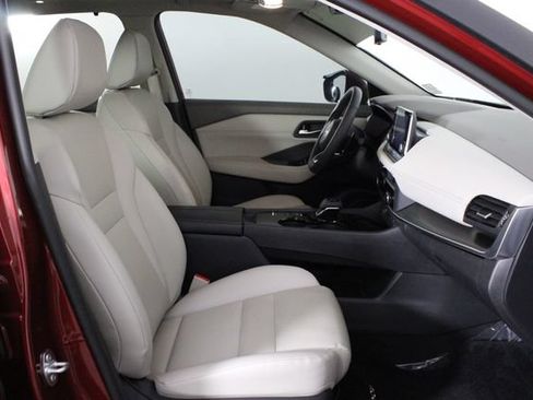 Used 2023 Nissan Rogue SV w/ SV Premium B Package FWD image 18