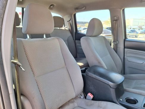 Used 2014 Toyota Tacoma PreRunner image 22