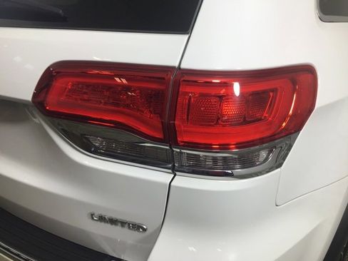 Used 2018 Jeep Grand Cherokee Limited image 26