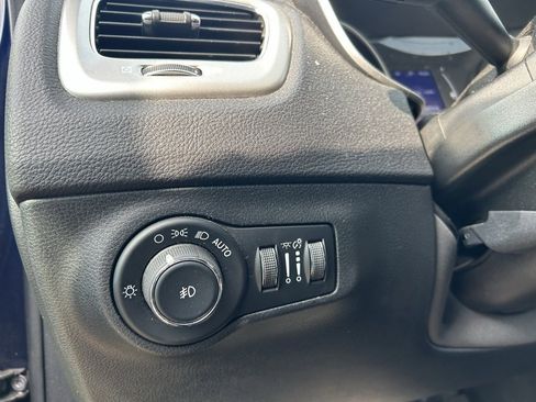 Used 2018 Jeep Compass Latitude image 12