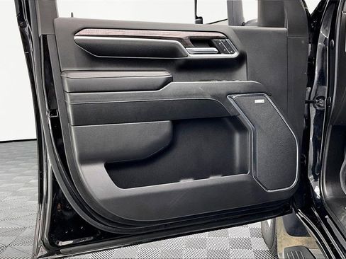 Used 2024 Chevrolet Silverado 2500 LTZ w/ LTZ Convenience Package image 24