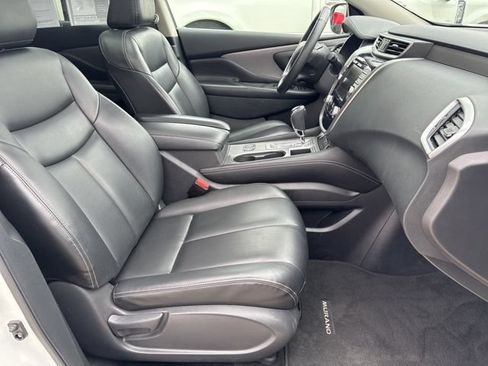 Used 2024 Nissan Murano SV AWD/4WD image 17