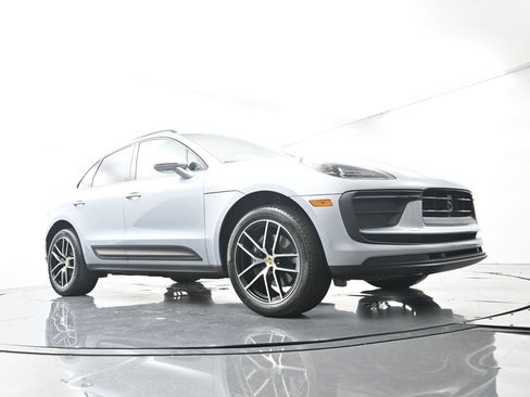Certified 2025 Porsche Macan AWD/4WD image 54